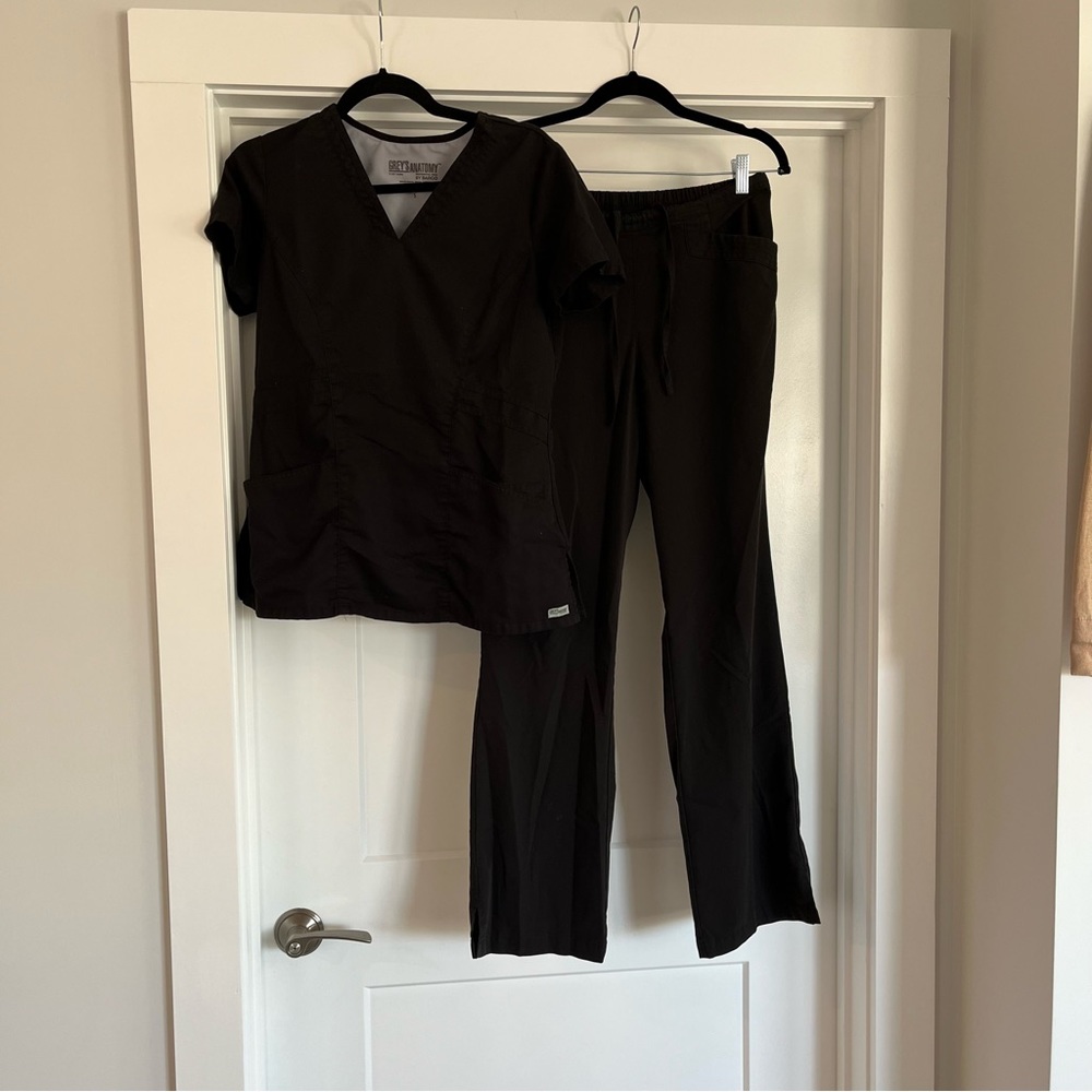 Greys Anatomy Scrub Set (top and bottom) in Black